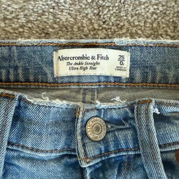 Abercrombie & Fitch Ultra High Rise Ankle Straight Jean - Picture 2 of 3